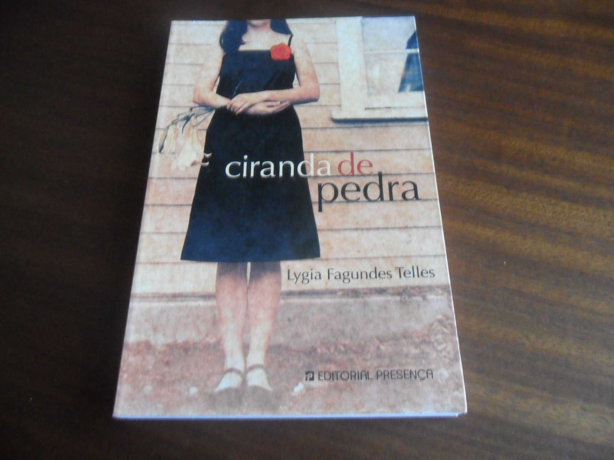 "Ciranda de Pedra" de Lygia Fagundes Telles - 1ª Edição de 2008