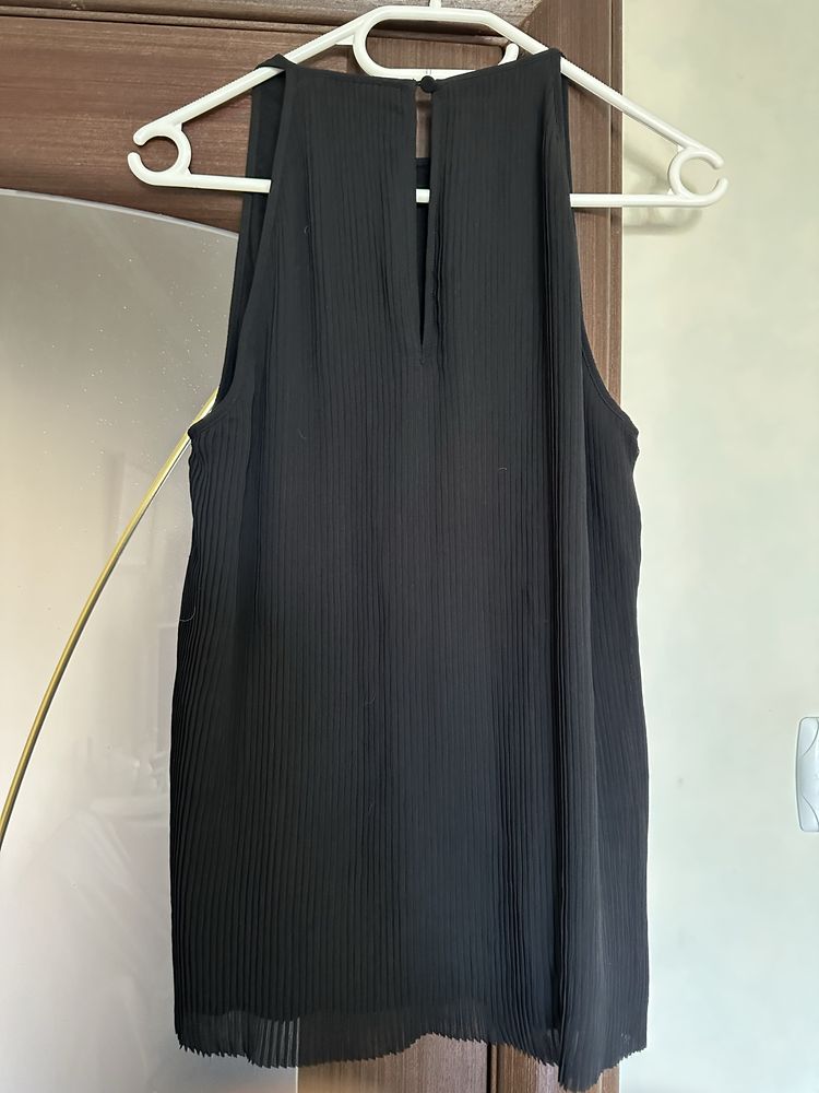 Продам нарядну блузку Massimo Dutti