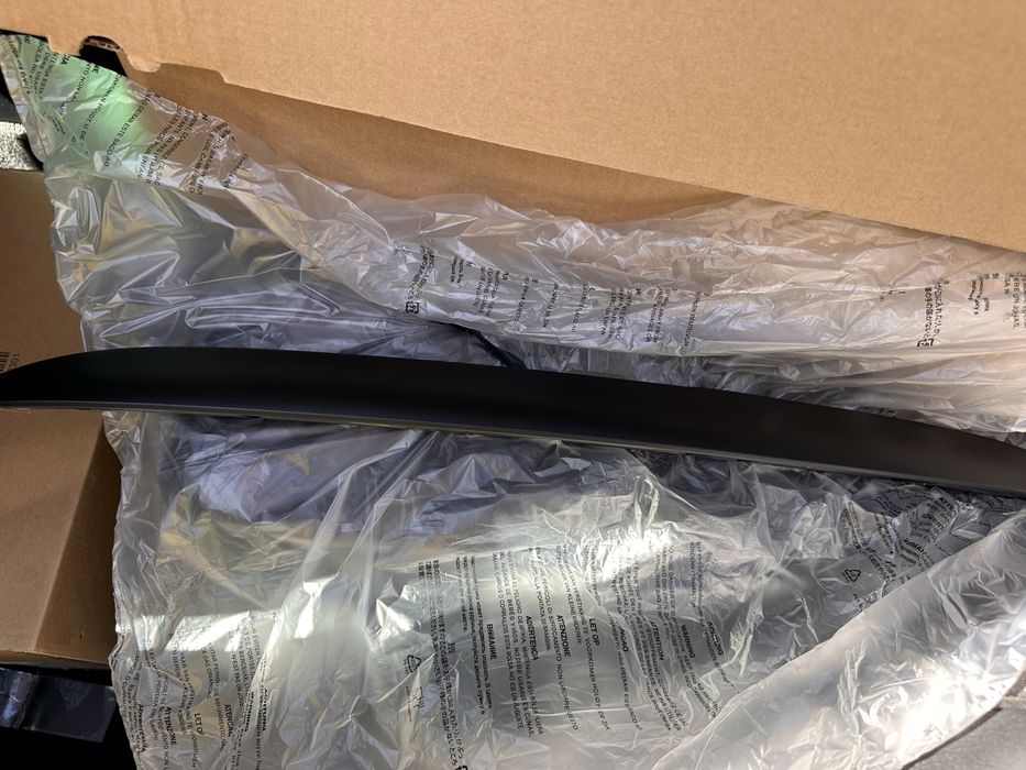 Czarna blenda klapy bagażnika Mini R50, R52, R53