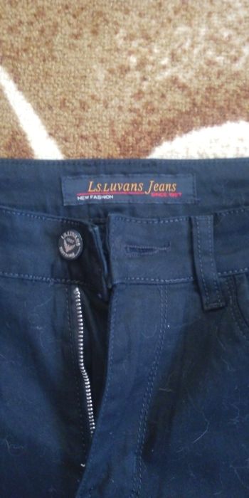 Продам джинсы  мужскии