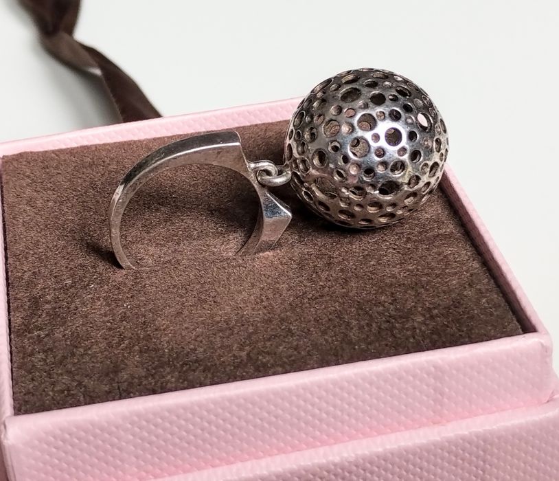 Katalogowy pierścionek srebrny Warmet z kulką . PRL.