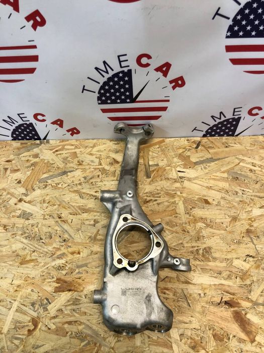 Кулак цапфа правий запчастини lucid air