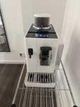 Ekspres DELONGHI Rivelia EXAM 440.55.W BIAŁY