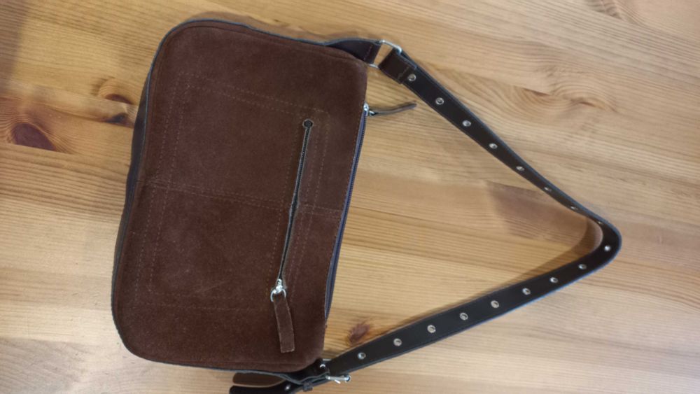 Mala senhora, Details