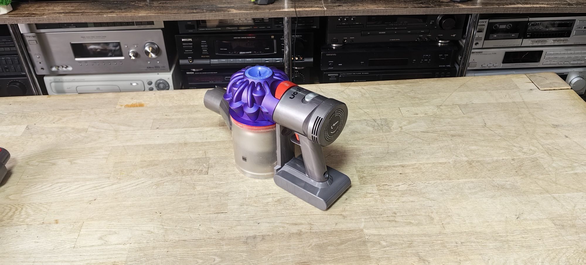 Бездротовий пилосмок Dyson V7