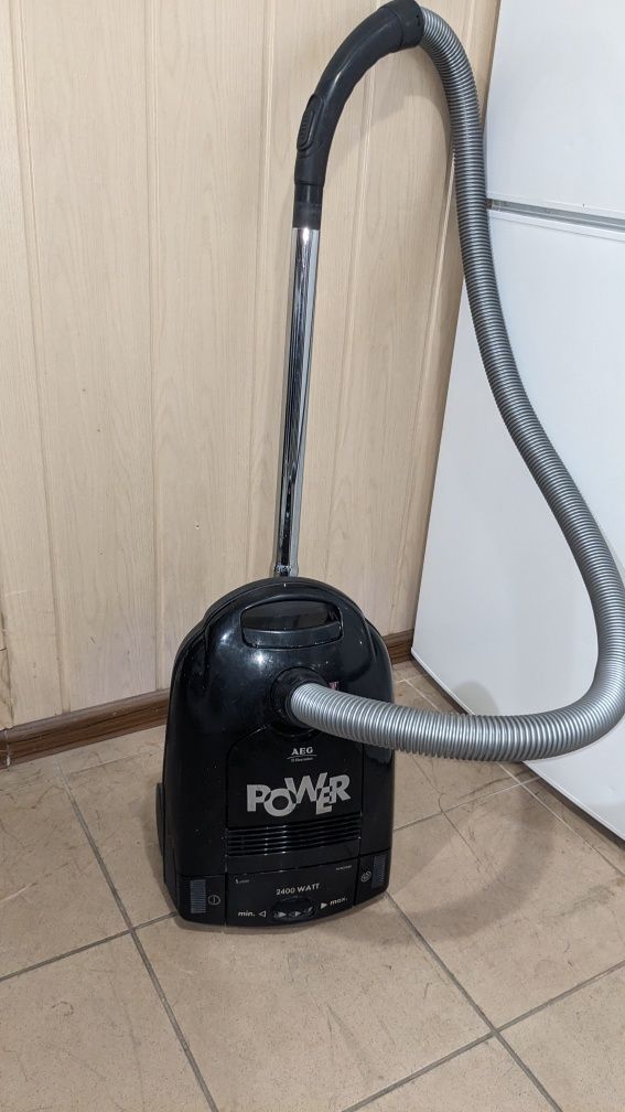 Пилосос AEG. 61EKW01