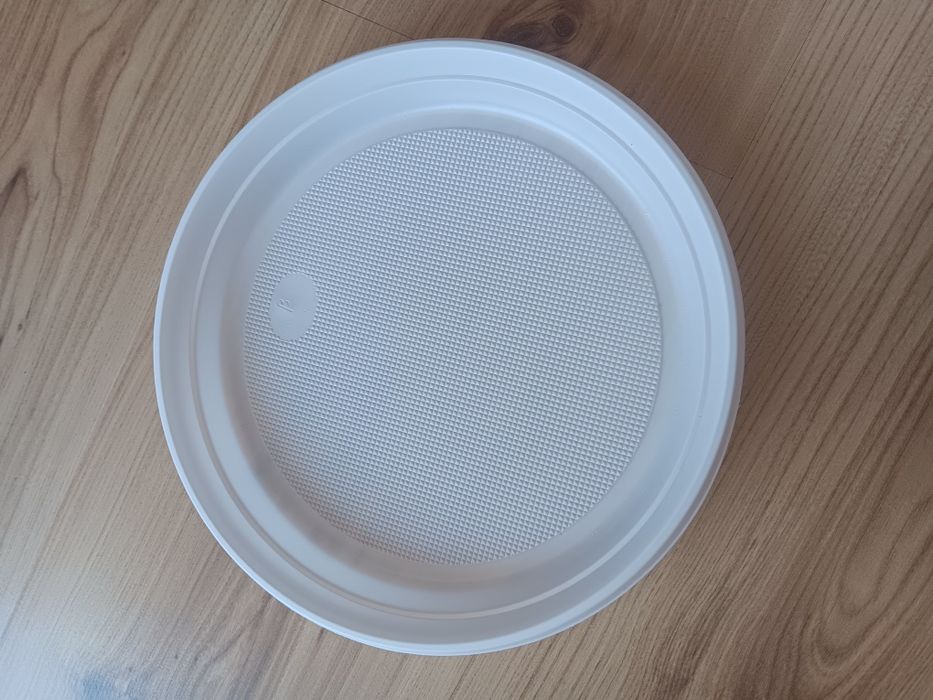 Duże talerze plastikowe  białe na imprezę 22 cm 300 sztuk