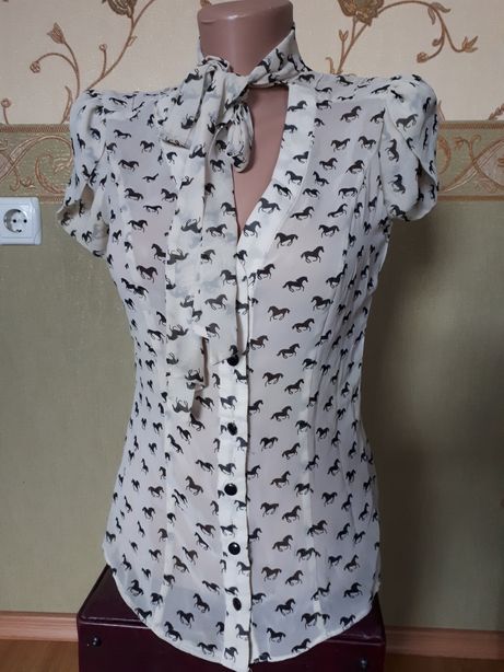 Жіноча блуза з бантом шифонова з кониками