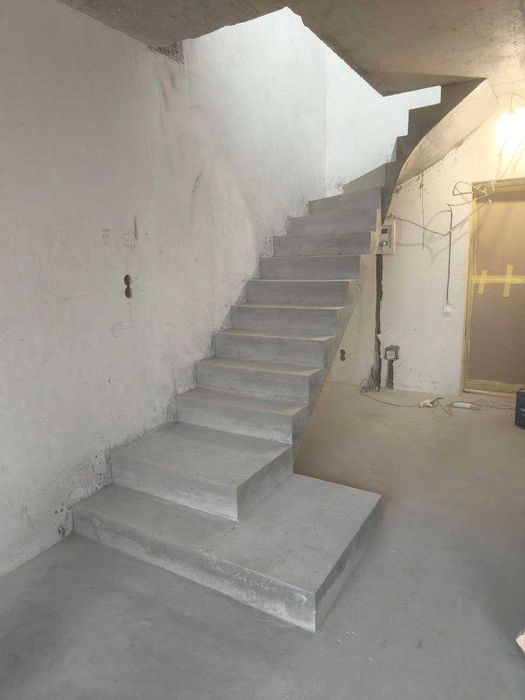 Виготовлення бетонних сходів. Надійність на роки!