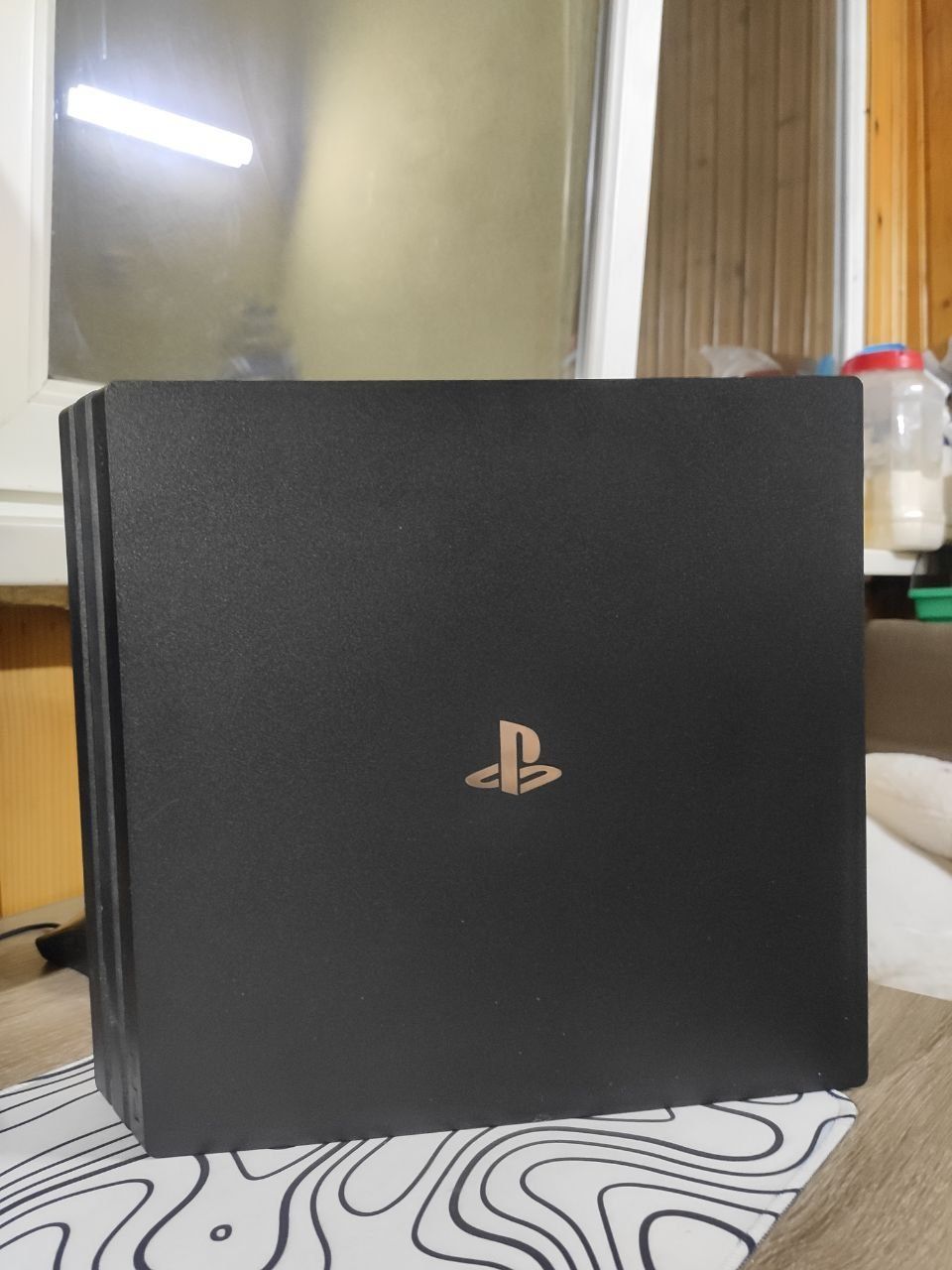 Ps4 pro 1 терабайт в стані як нова