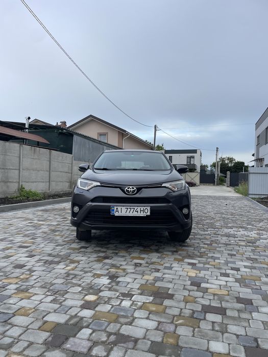 Протам офіційну Toyota Rav4