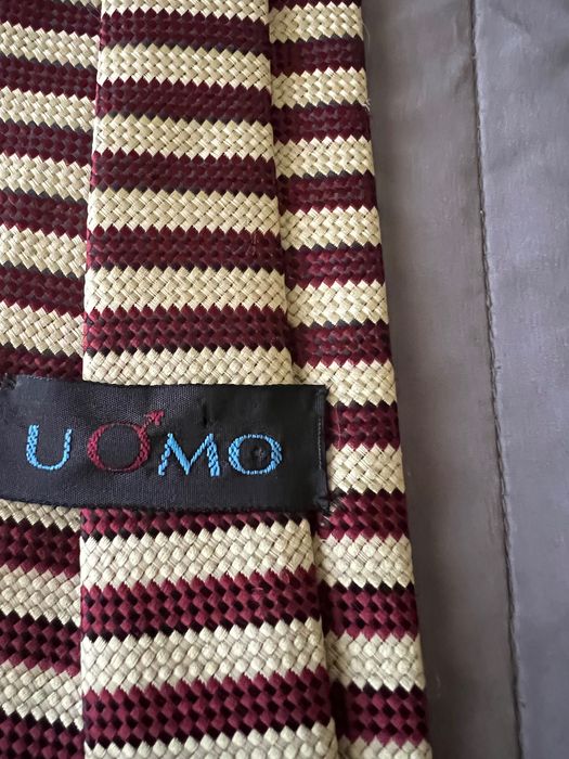 Gravata com efeito de espiga entrançada