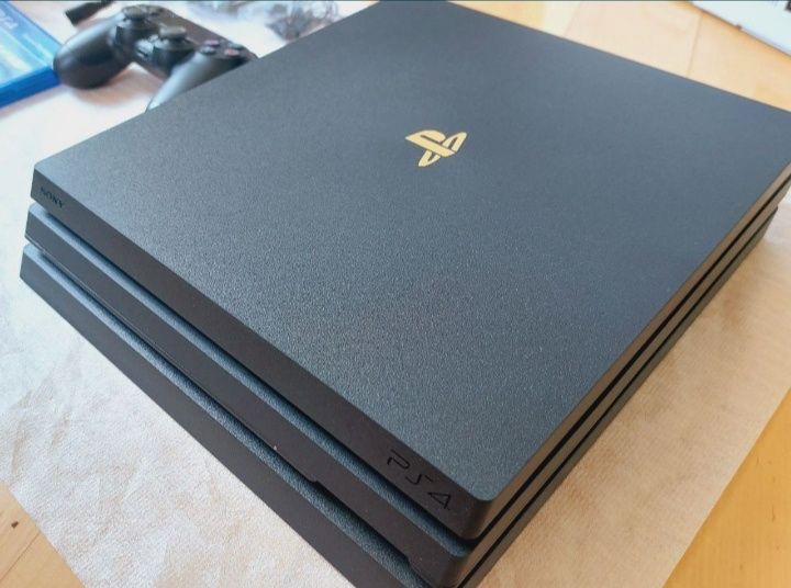 Игровая консоль Sony PS4 Pro 1TB