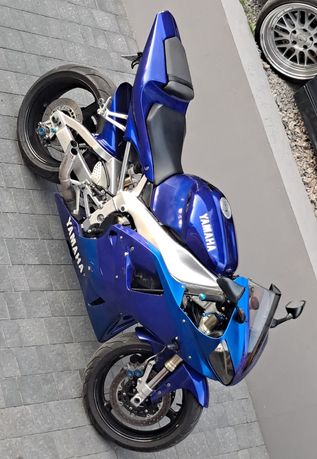 Yamaha R1 1000cc RN04