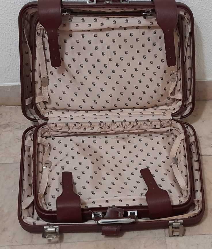 Vendo conjunto de 2 malas de viagem