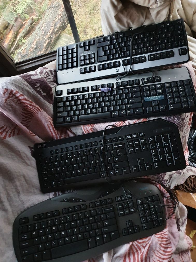 komputery stacjonarnePC wpełni Sprawne klawiatury myszki monitory