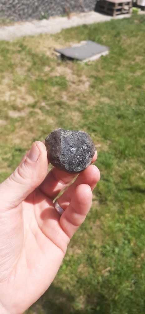 Метеорити круглі, плоскі, різні