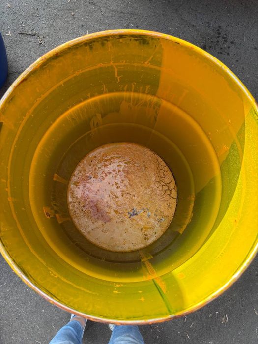 Продам бочки металеві на 200л з кришкою!