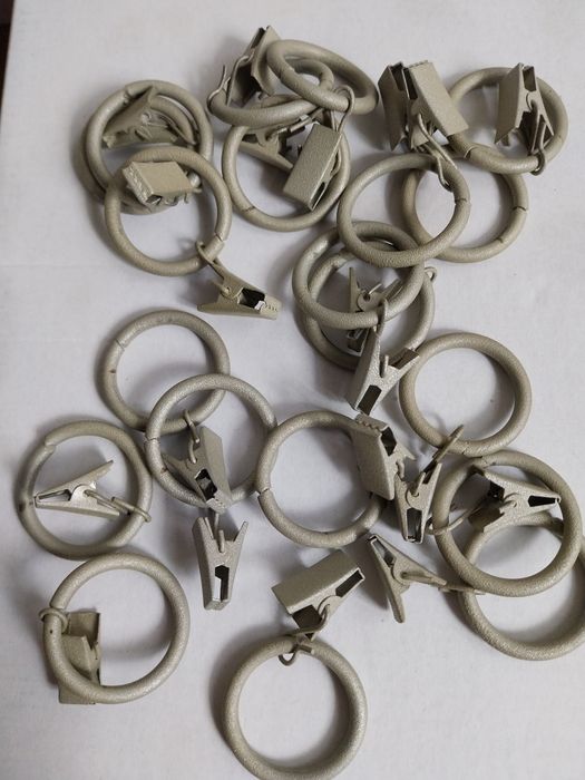 Metalowe kółka z żabkami do karniszy 20 sztuk