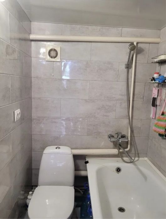 Продам чудову половину будинку на 3 спальні на Кущівці .