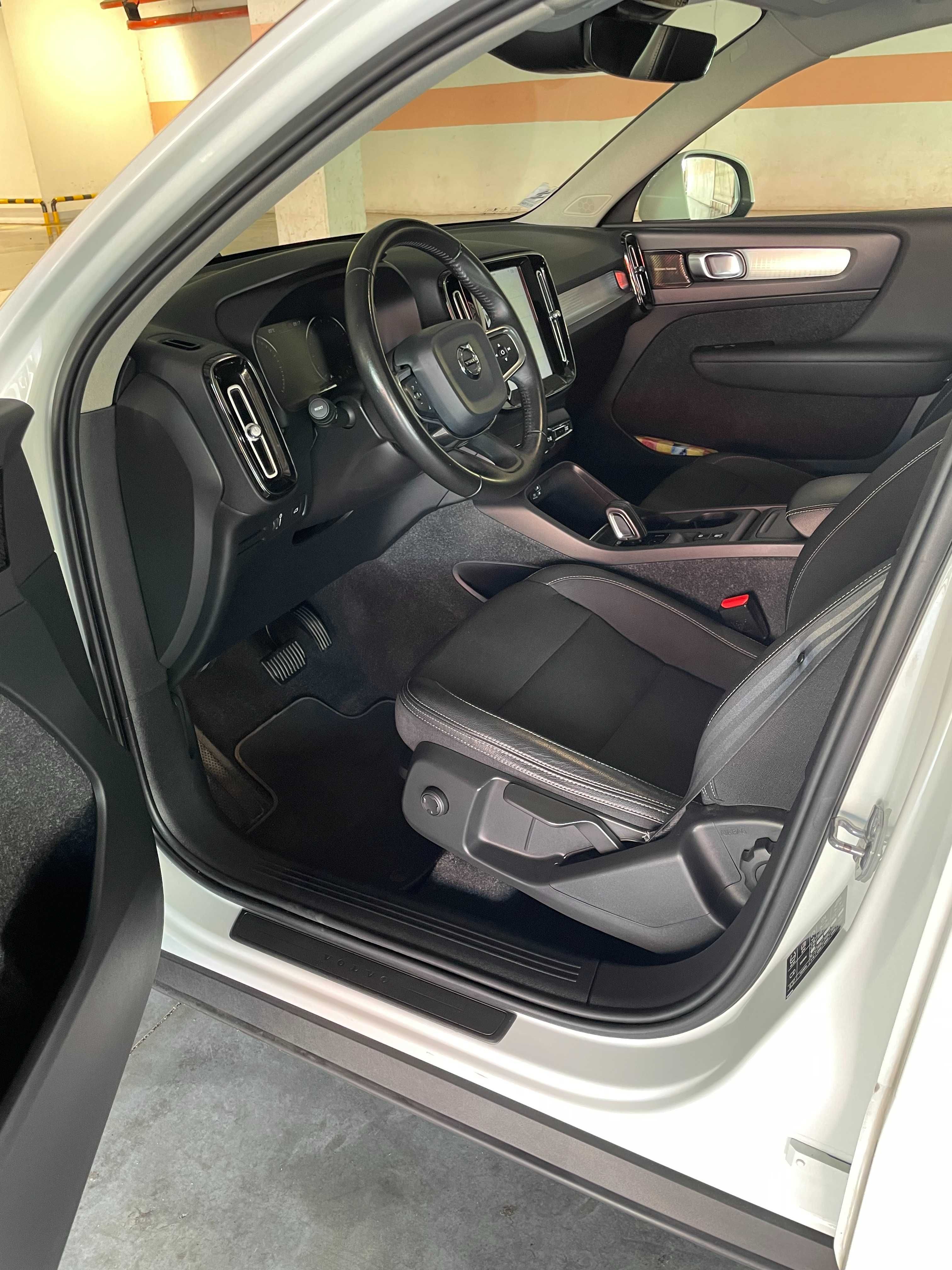 Volvo XC40 | D3 (Diesel) | Momentum Geartronic | Caixa Automática