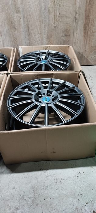 Komplet fabrycznie nowych alufelg AEZ.R19 5x112. Nowe opony zimowe
