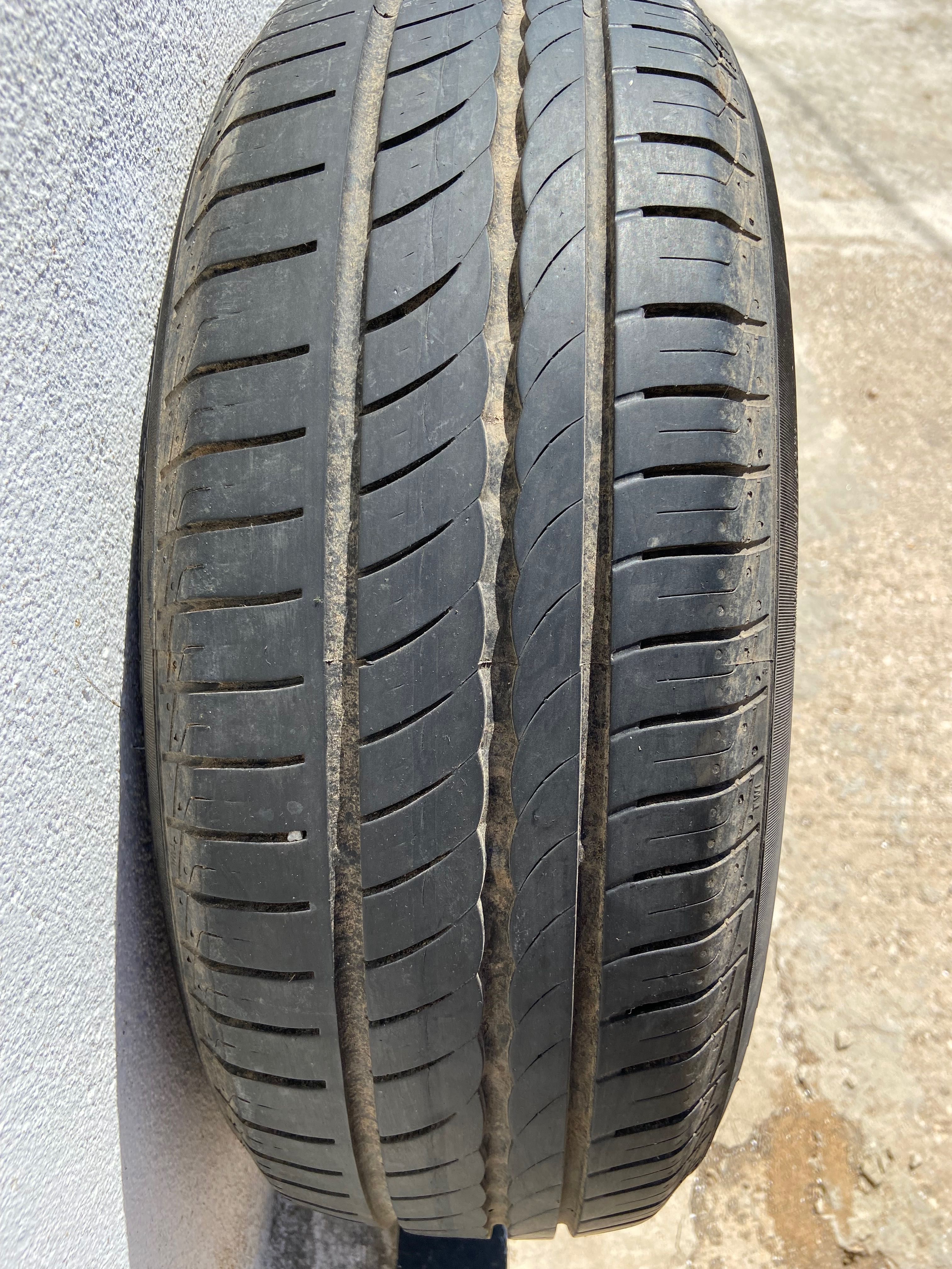 Pneu Pirelli 185/65 R15 - seminovo