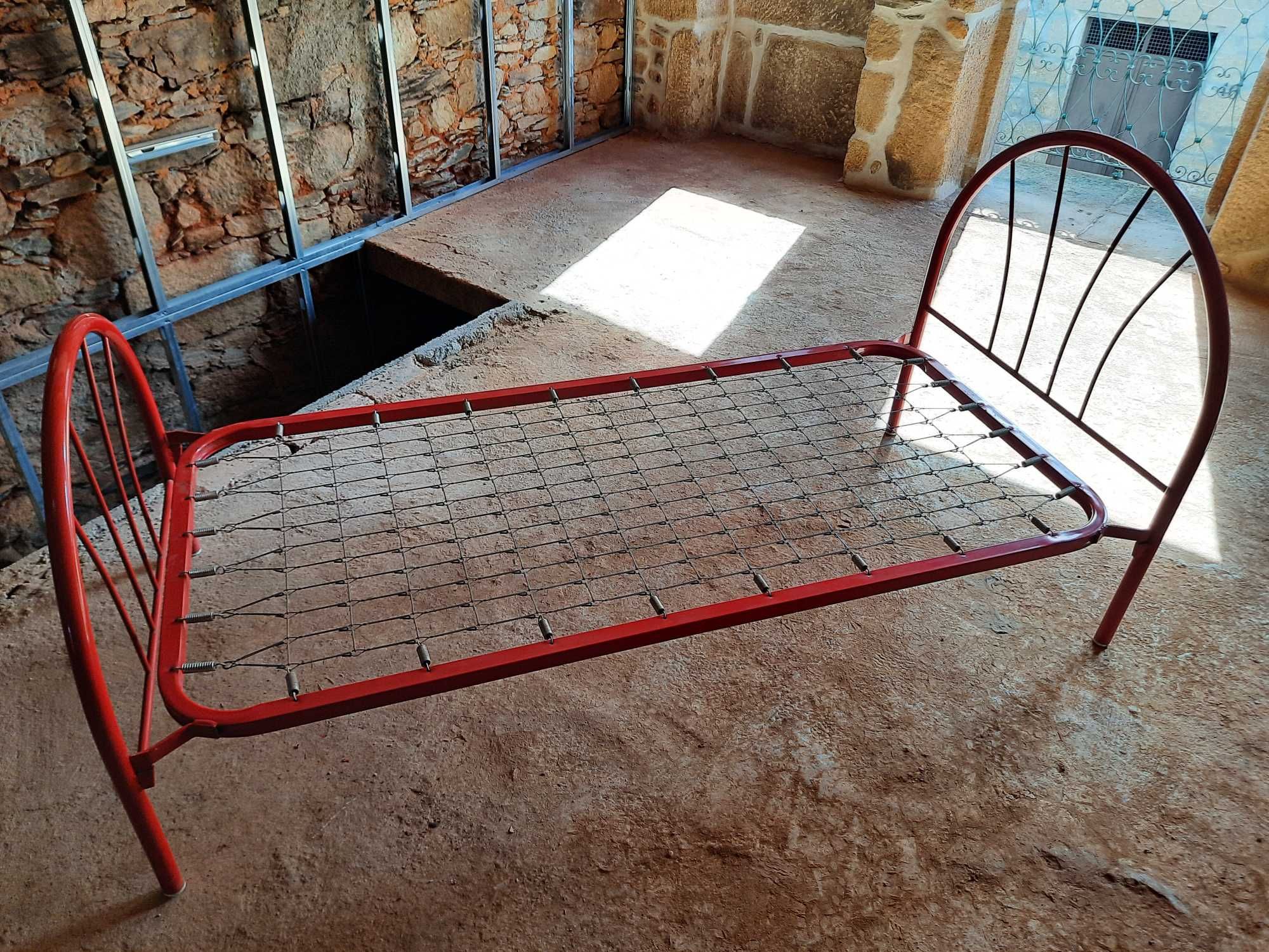 Cama de ferro individual  | Single Iron bed
