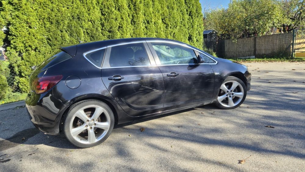 Opel Astra J 1.6 180km.