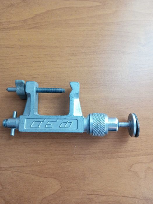 Продам штатив карманный универсальный ФЕД.