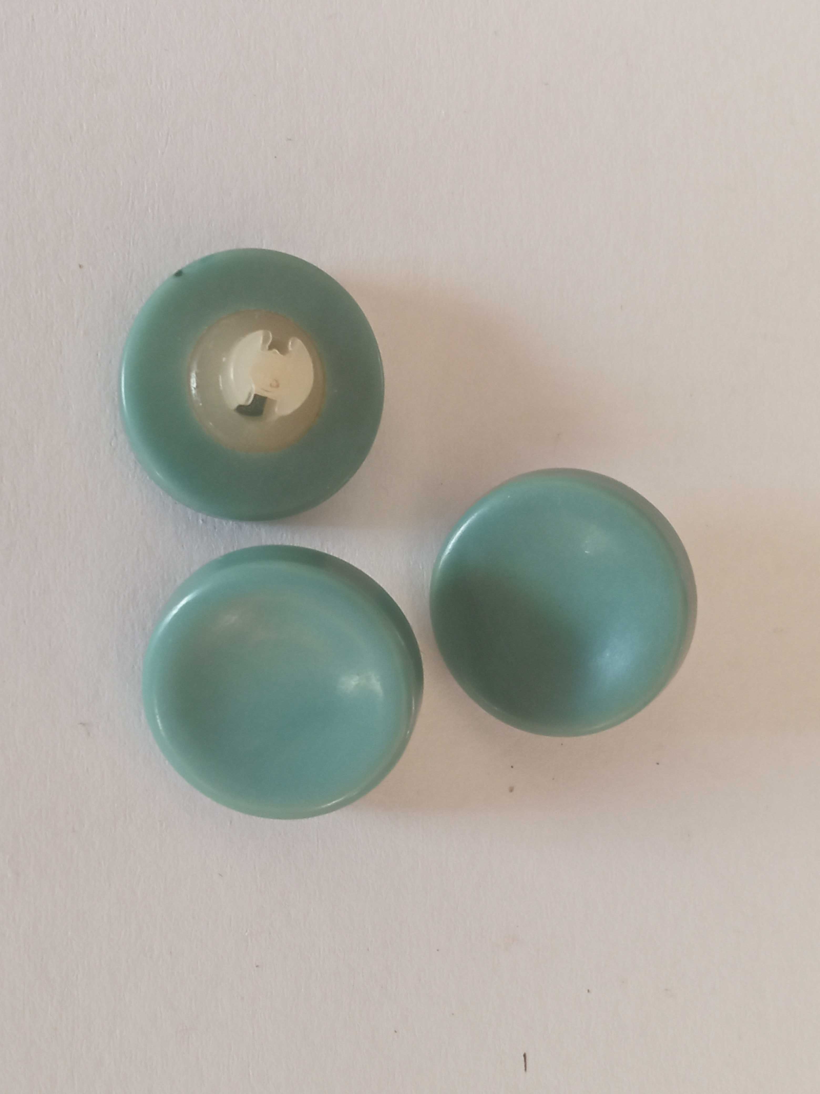 Małe guziki z dwiema dziurkami błękitne 14 mm