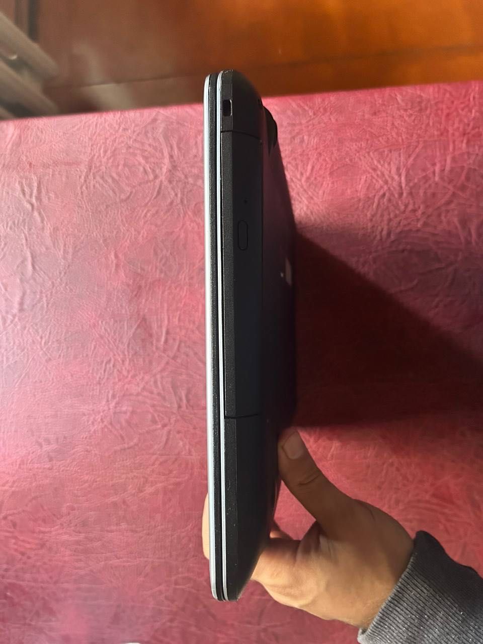 Ноутбук ASUS б/у в хорошем рабочем состоянии