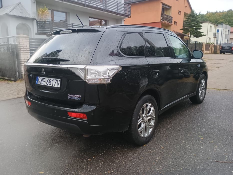 Anglik Mitsubishi Outlander hybryda PHEV 2015rok skóry