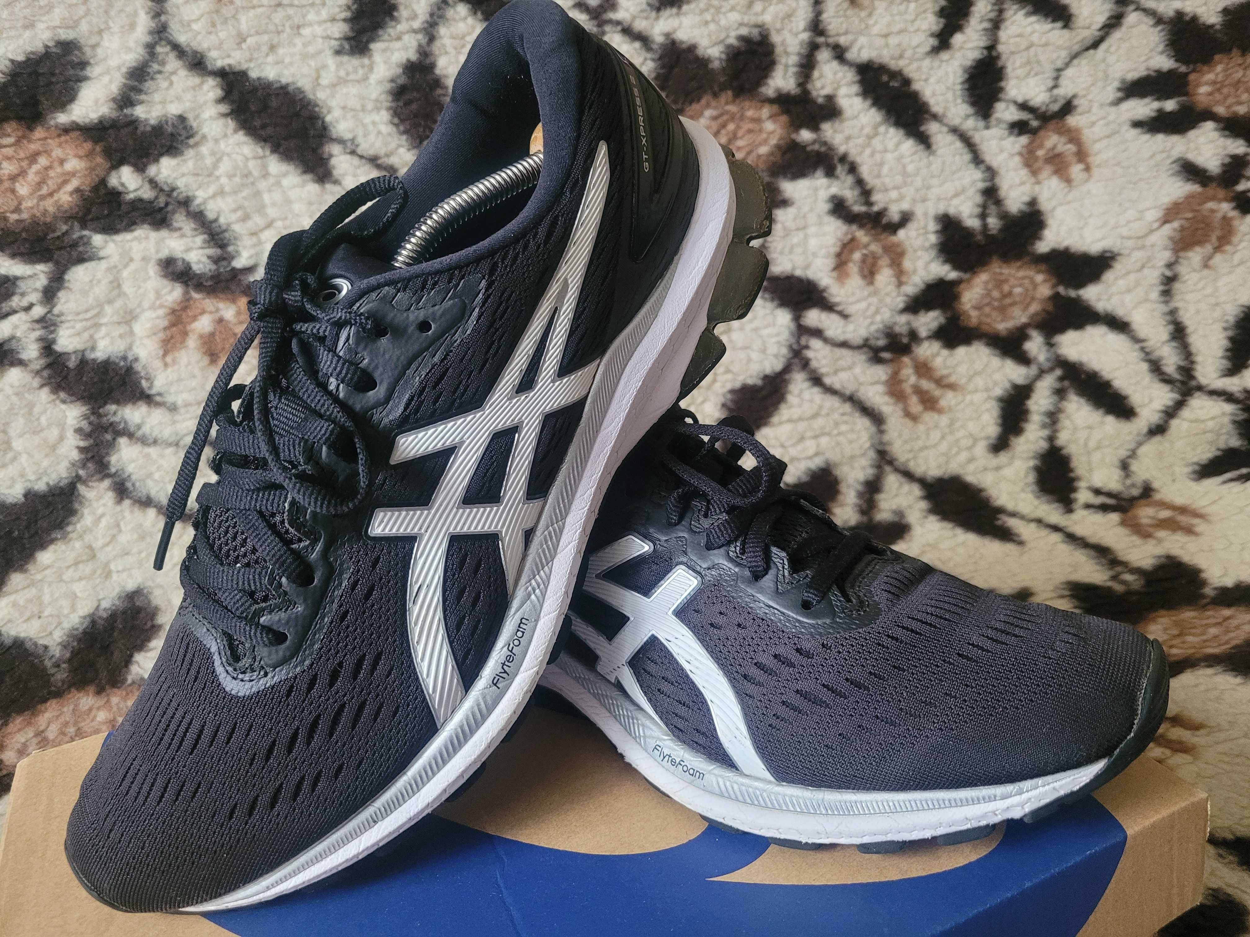 Mega sportowe buty do biegania Asics Xpress 2 wkł.28 cm