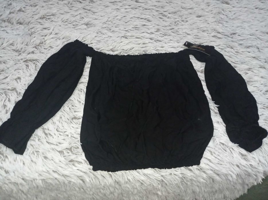 Duas blusas novas