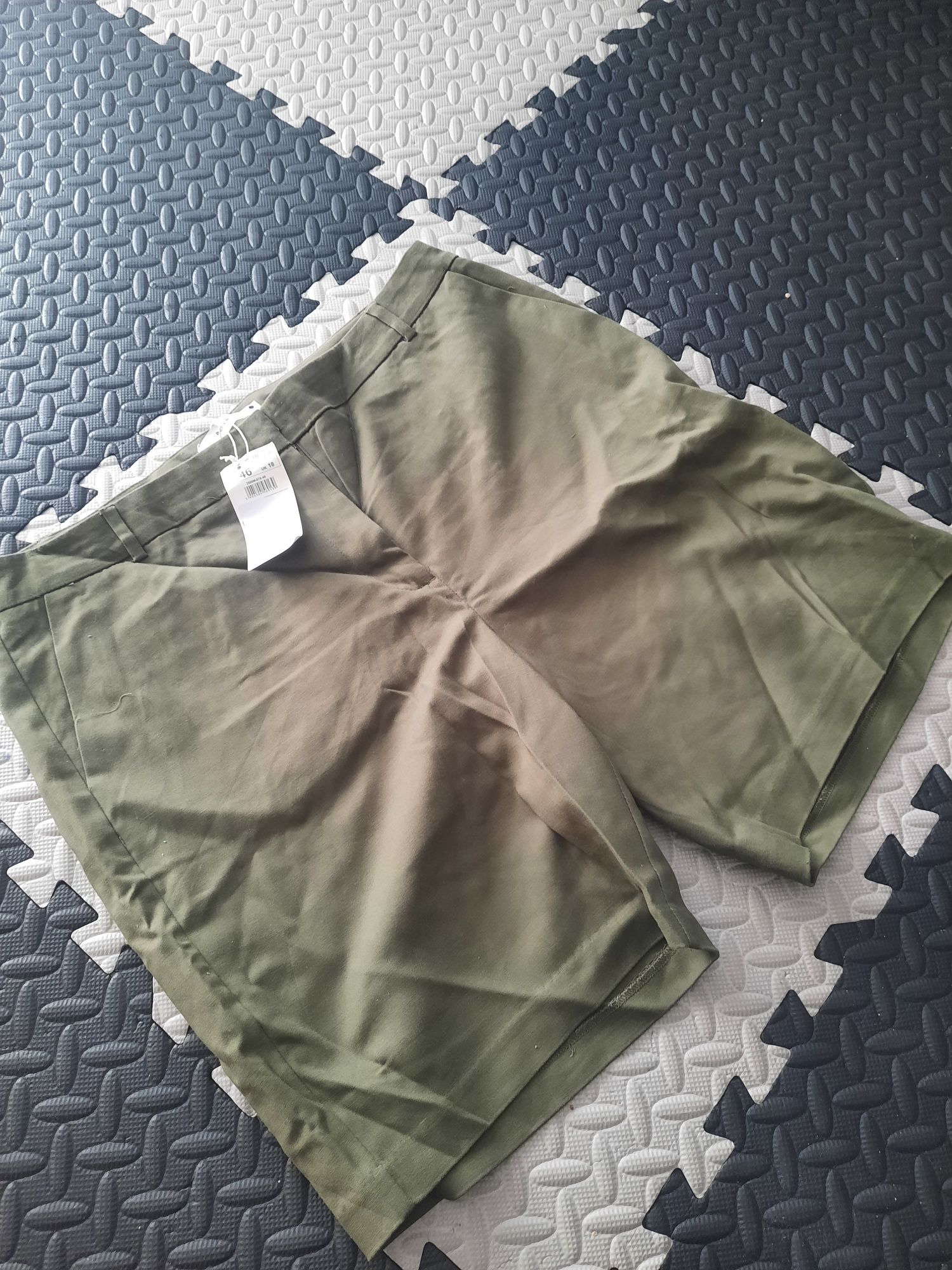 Krótkie spodenki nowe khaki 46 xxxl Reserved