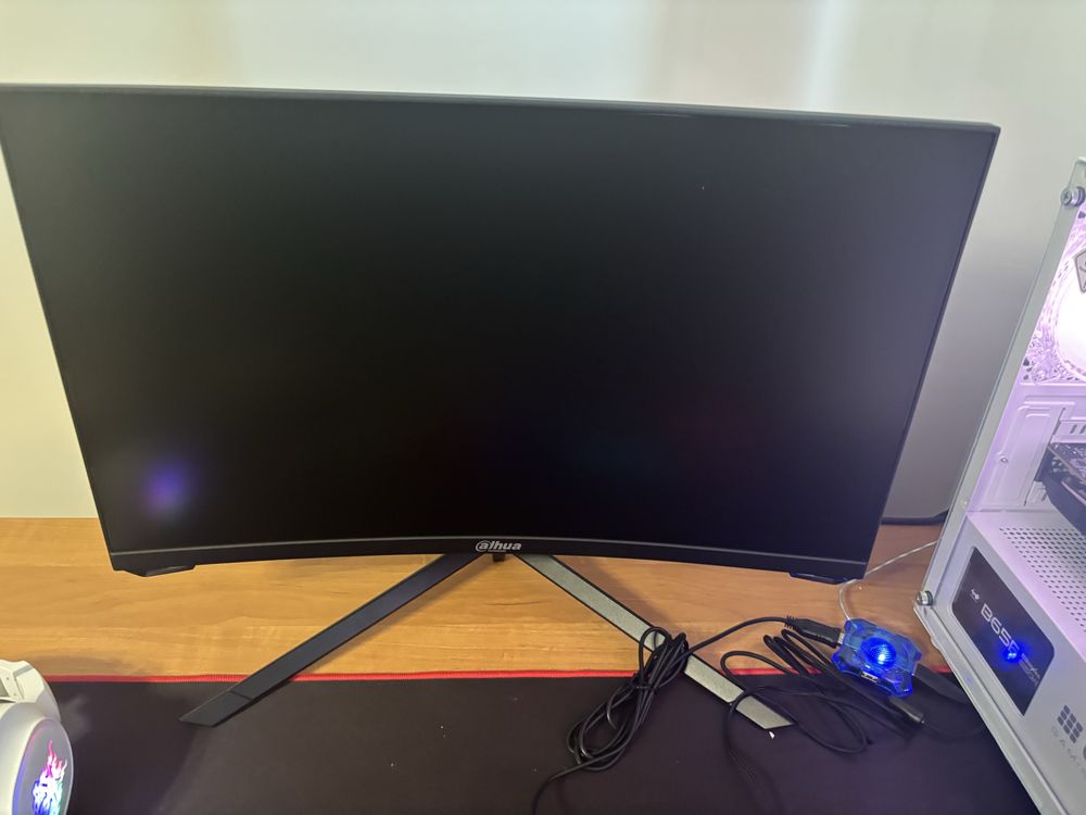 Komputer do gier z monitorem zestaw