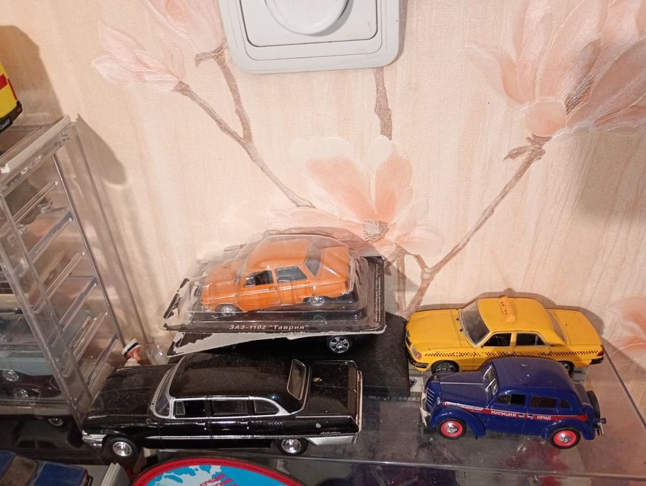 Масштабные модели автомобилей  1:43
