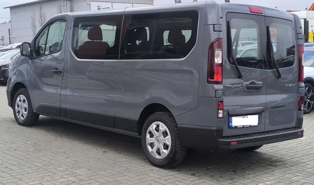 Renault Trafic 2025– 9-osobowy bus do wynajęcia | Neral Mobility