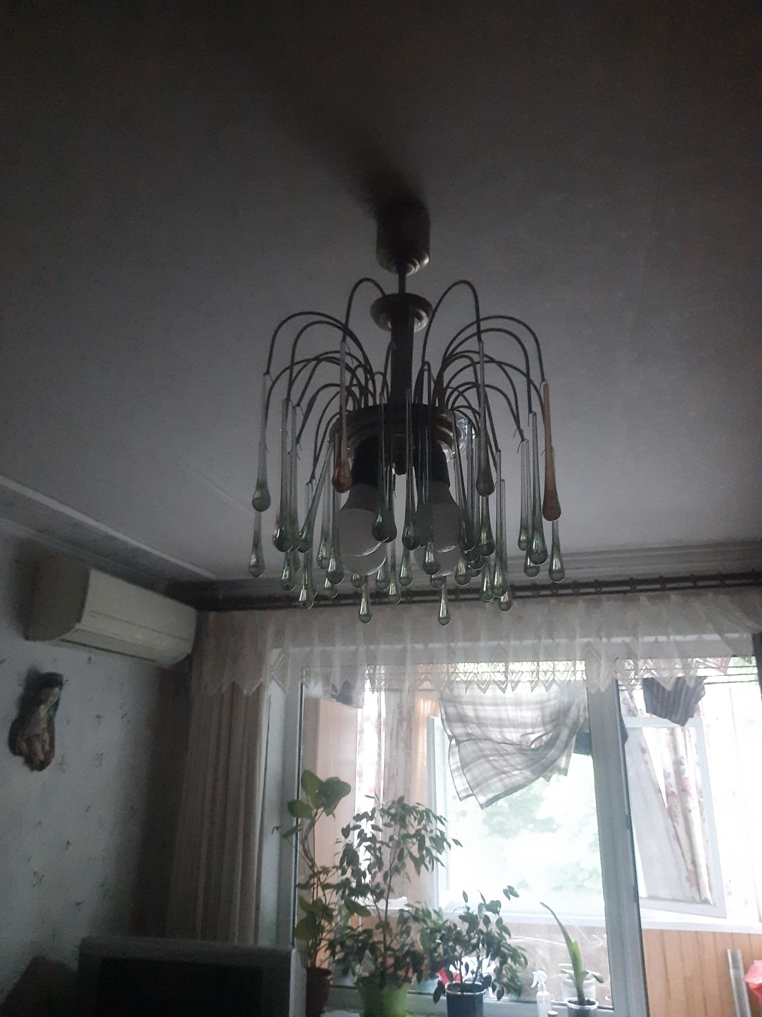 Продам б/в люстру