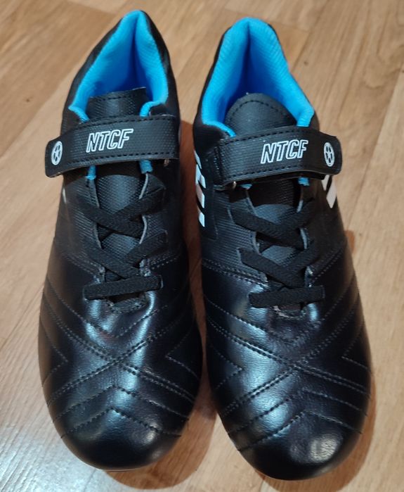 Футбольні бутси сороконіжки у відмінному стані