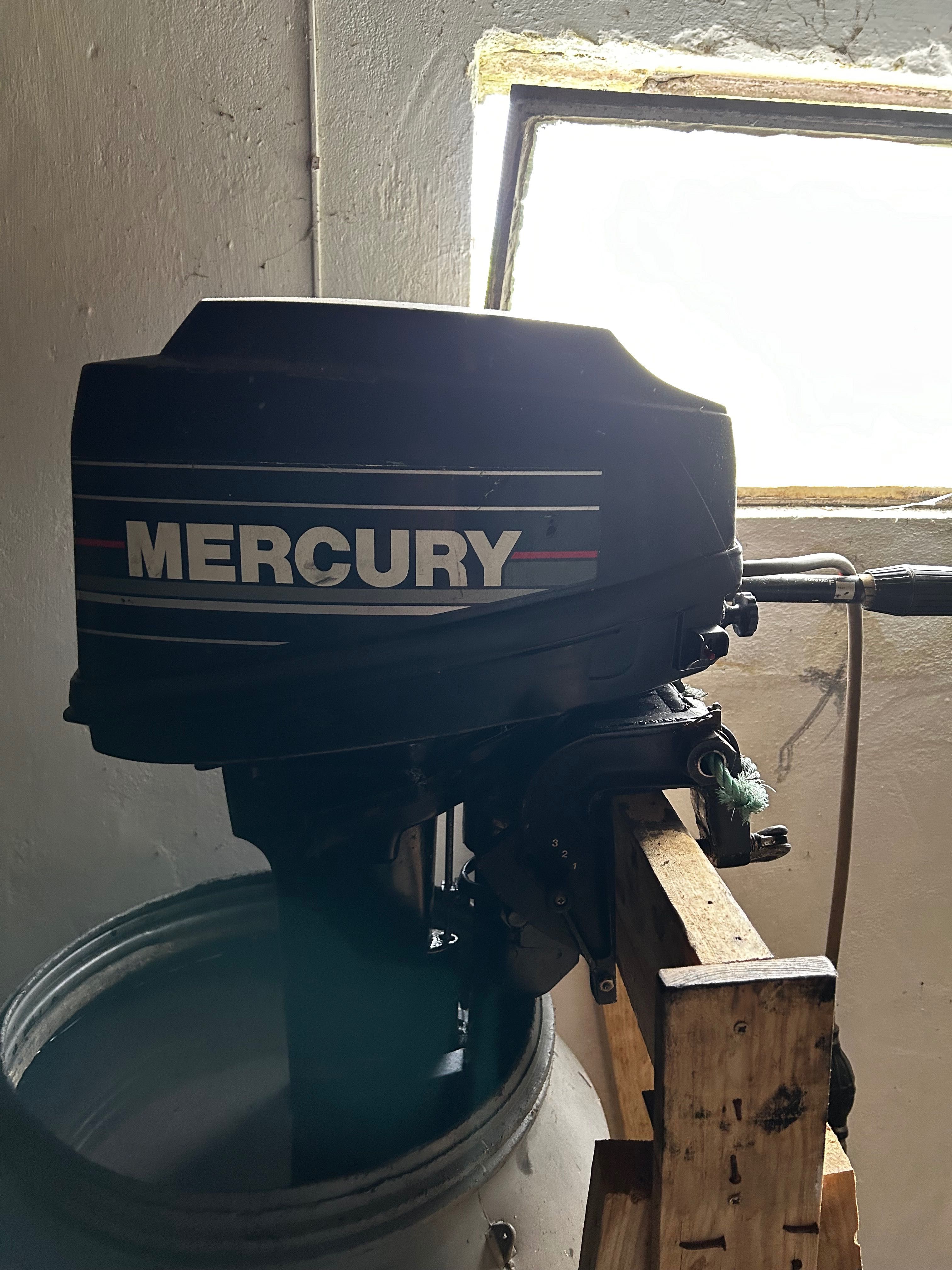 Motor fora de borda Mercury 9.9