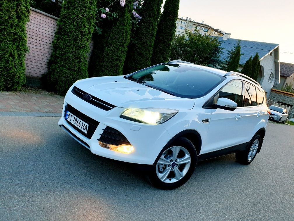 Ford Kuga 2015 official