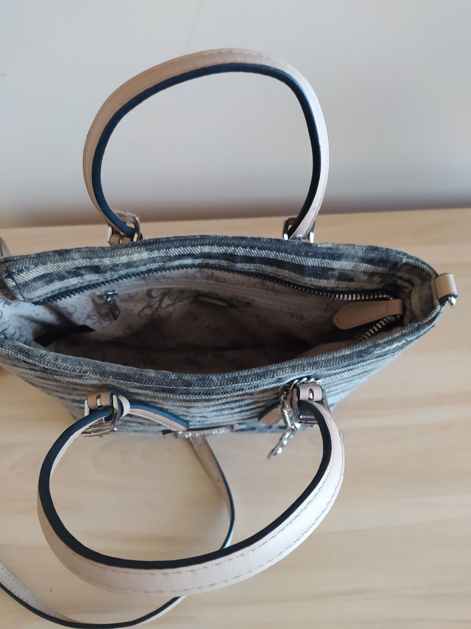 Sprzedam torebkę damską GUESS