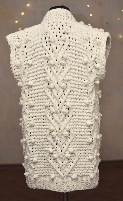 Трендовий плюшевий вязаний жилет