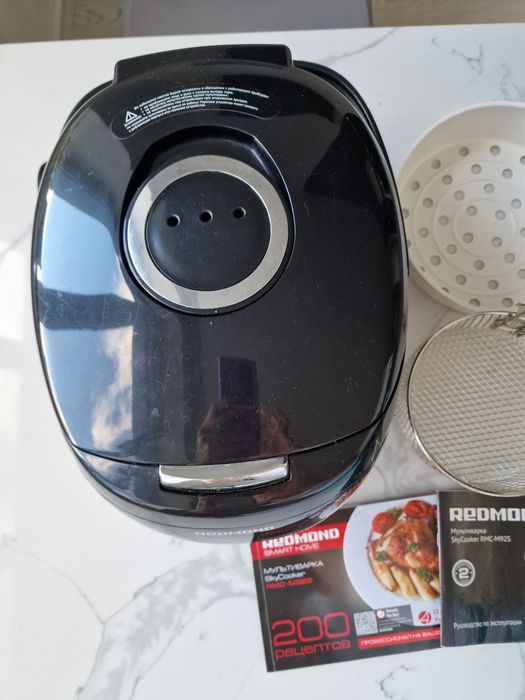 Продам рабочую мультиварку Redmond M92S