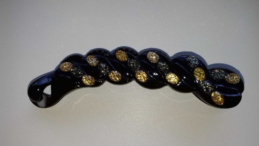 продам заколки разные.