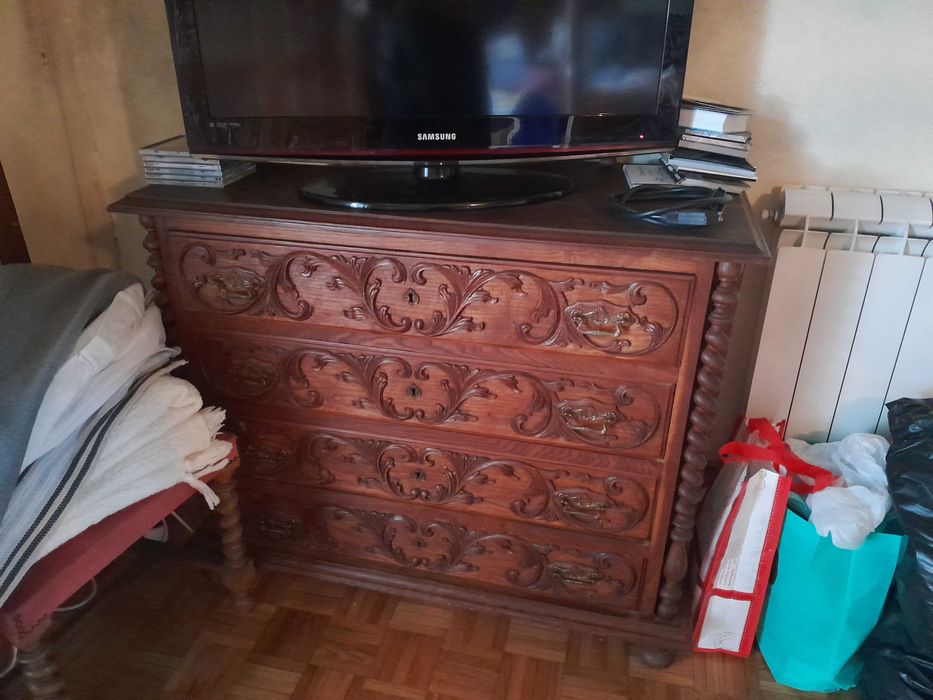 Quarto de casal madeira macica ,trabalhado a mao
