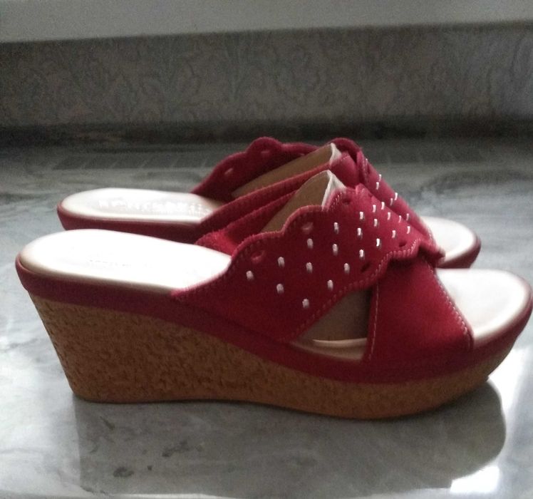 Продам женские шлепанцы