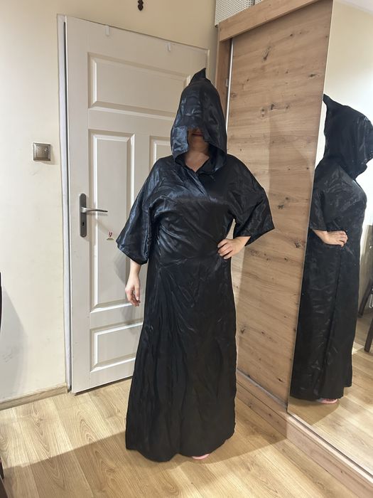 Peleryna z kapturem i rękawami, długa czarna